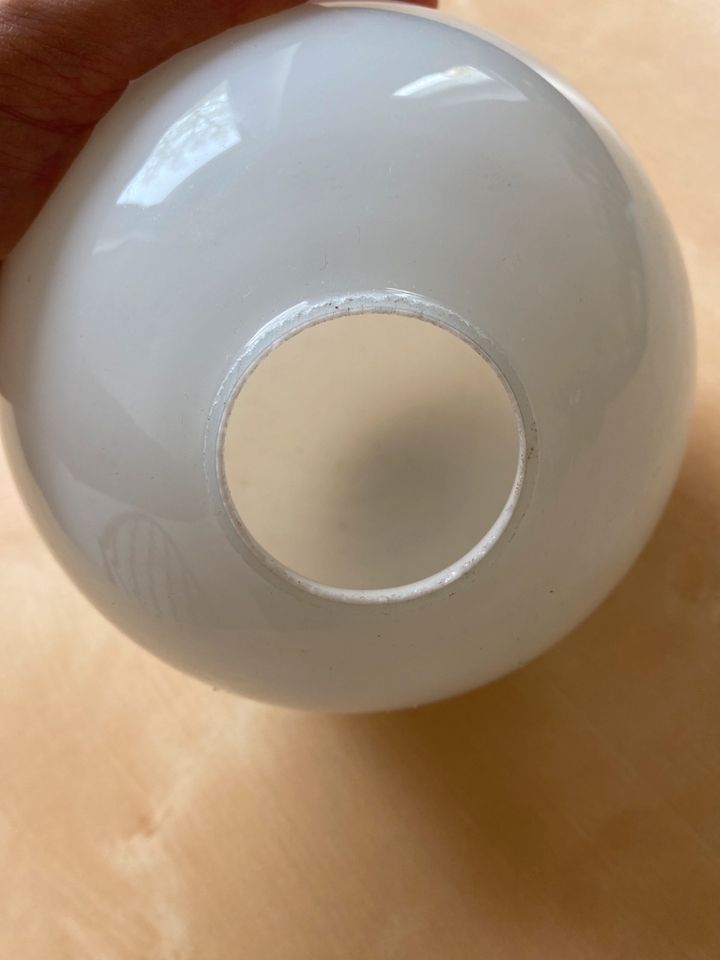 Tischlampe Kugel Weißglas Milchglas in Berlin