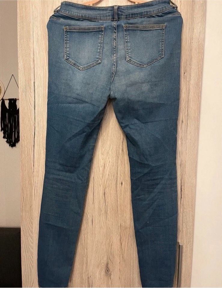 Jeans cut outs blau Löcher Janina 38 in Lindlar