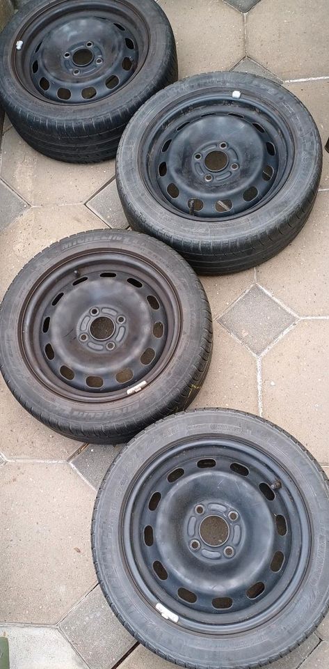 4 Stahlfelgen Sommerreifen von Michelin 195/50 R15 und 4Radkappen in Welver