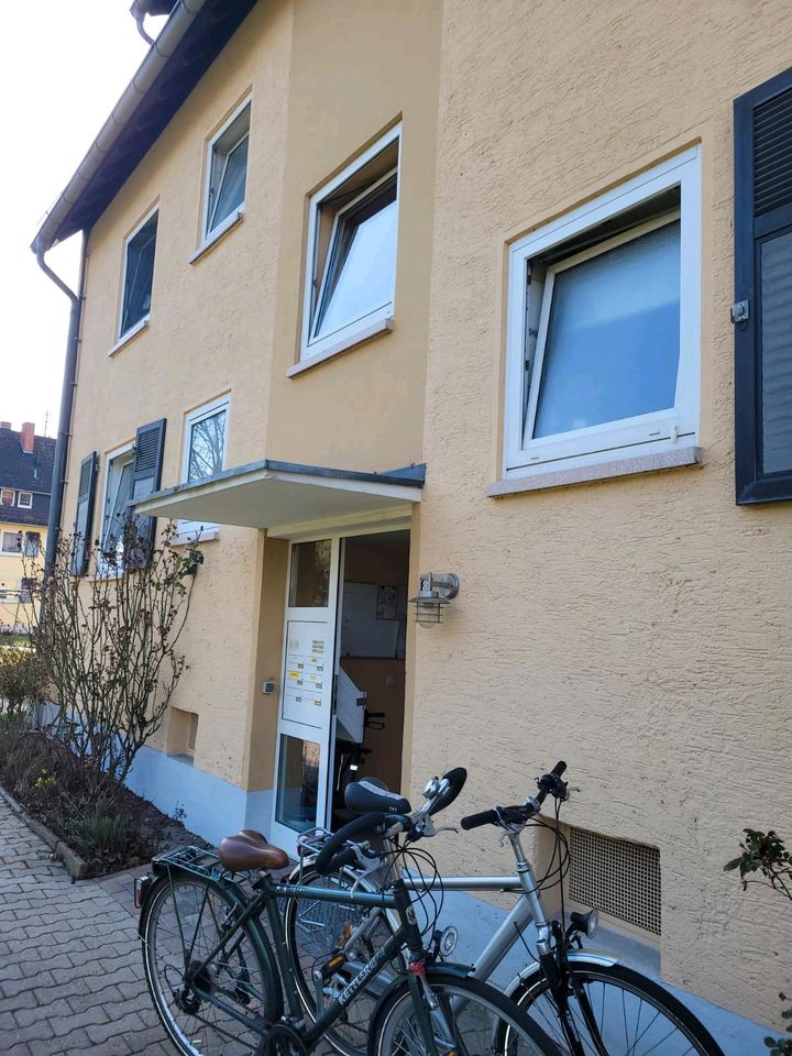 Wunderschöne 2 Zimmer Wohnung mit Balkon, voll Möbliert. in Gau-Algesheim