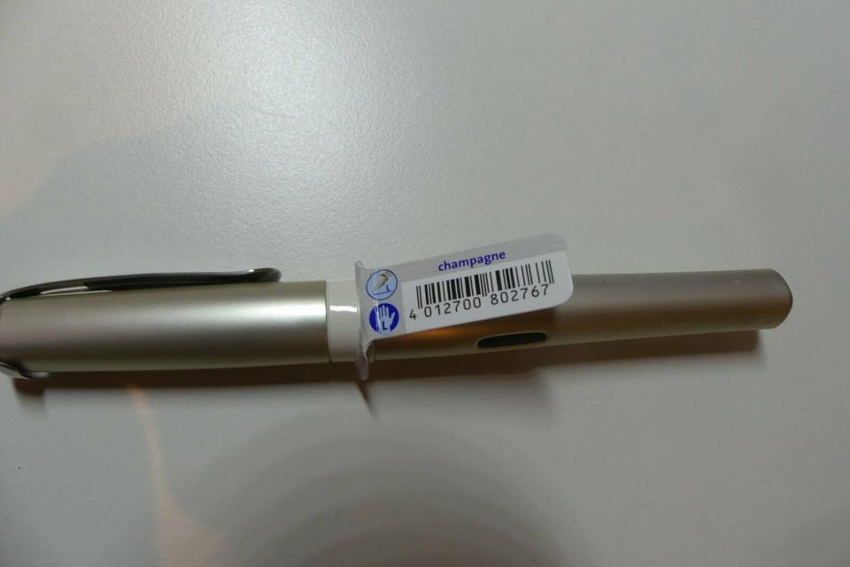 Pelikano Up Füller champagner Feder M für Linkshänder | NEU in Delmenhorst