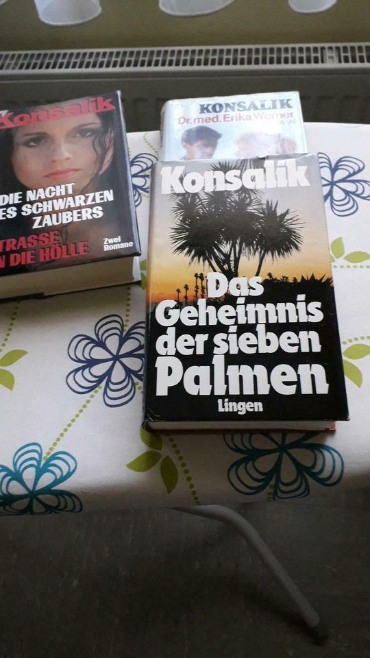 verschiedene Bücher in Grafenau