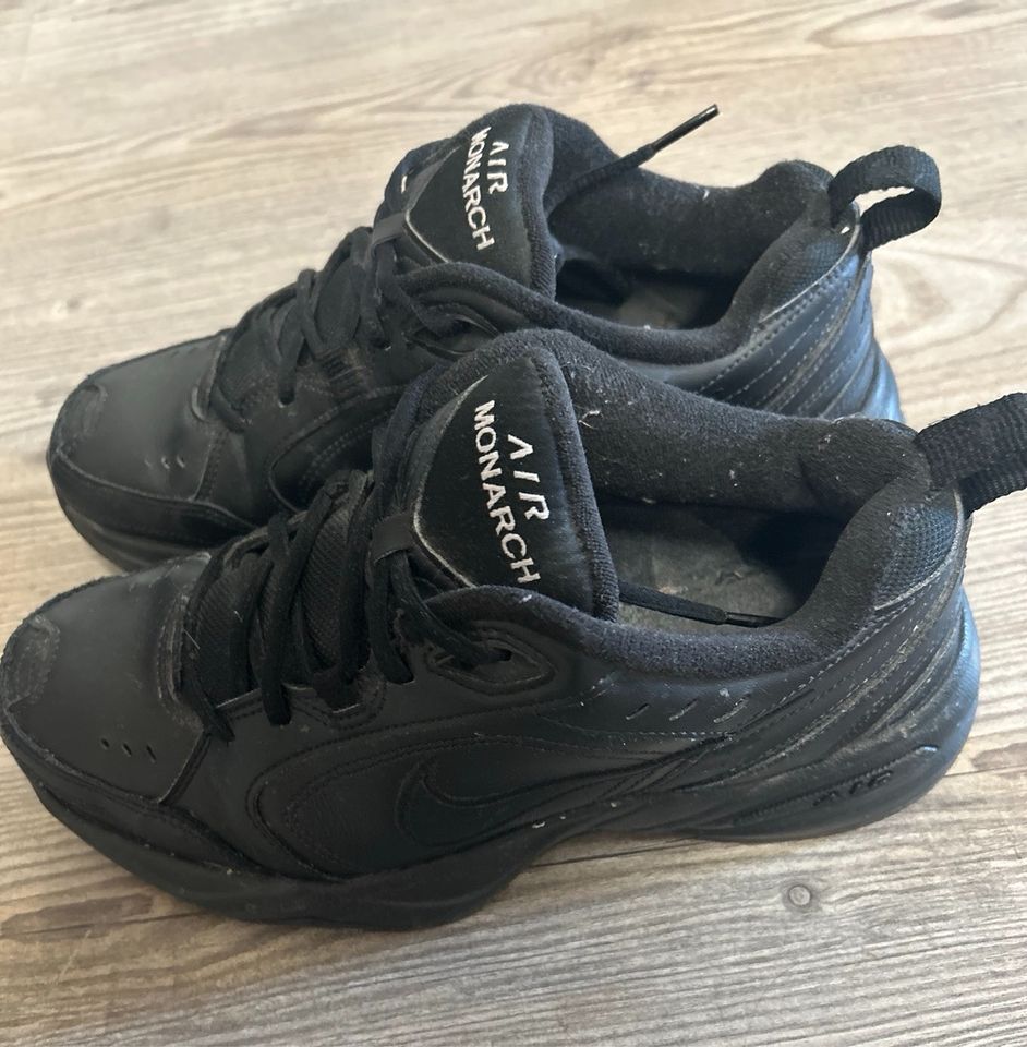 Nike Air Monarch kaum getragen in Villingen-Schwenningen