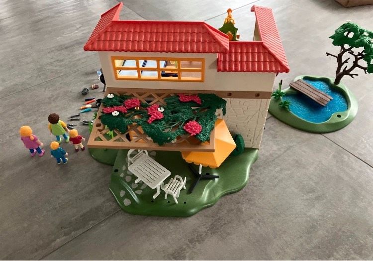 Playmobil Ferienhaus mit Boot und Teich in Zarrendorf