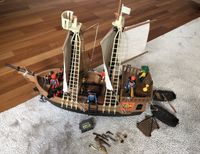 Großes Piratenschiff von Playmobil mit Piratenfiguren und Zubehör Hessen - Petersberg Vorschau