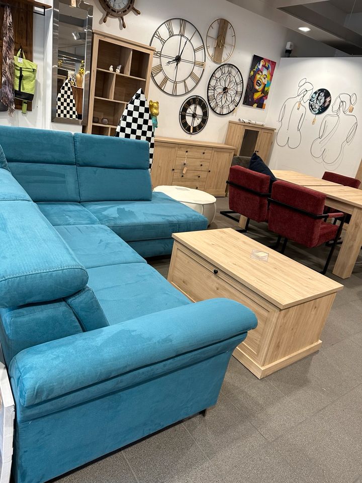 Ecksofa Sofa Couch Federkern Schlaffunktion Bettkasten azur in Blomberg