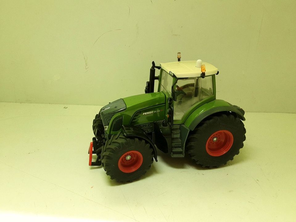 Siku Traktor Fendt 936 m.Dachlenkung 1/32 gebraucht in Bochum