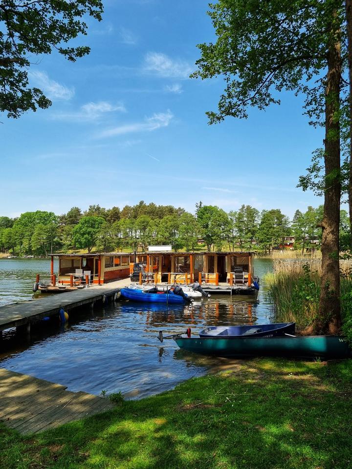 Ferienhaus am See mit Steg, Motorboot, E- Bikes, Paddelboote, SUP in Rheinsberg