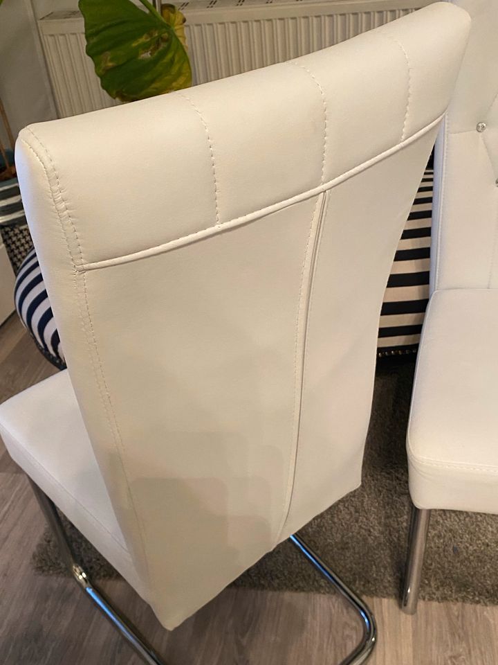 Weiße Design Stühle traumhaft schön wie Kare in Rudolstadt