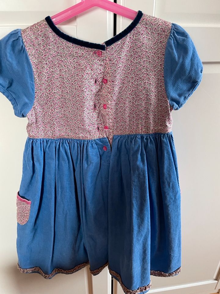 Marc & Spencer Wunderschönes qualitativ Mädchen Kleid 4-5 Jahre in Frankfurt am Main