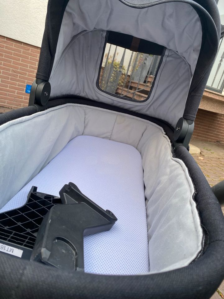 Kinderwagen Mutsy Nio mit viel Zubehör in Stadthagen