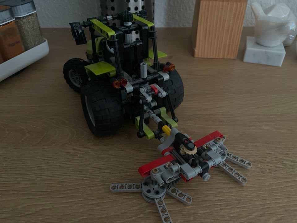 Lego Traktor Lego 9393 in Hanau