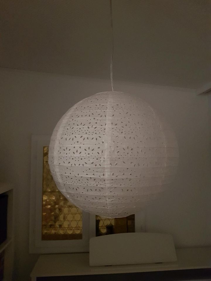 Runde hängende Lampe in Darmstadt