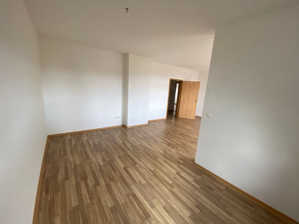 Toller Blick! Zentrumsnah - großzüge, helle 3- Raum DG Wohnung in Plauen