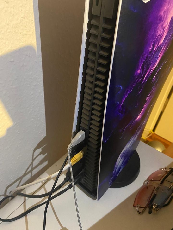 Ps 5 mit 2 Monitor und ein Schreibtisch in Dorsten