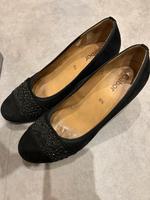 Gabor Pumps Wildleder schwarz mit Steinchen Gr. 40, 6 1/2 Nordrhein-Westfalen - Dülmen Vorschau