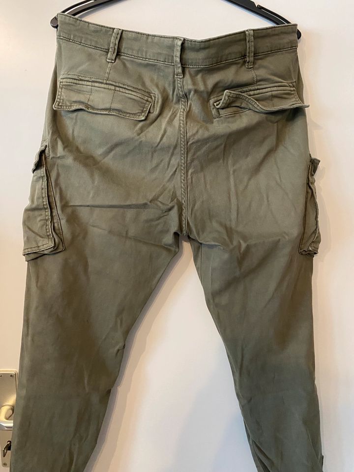 Khaki grüne Cargohose, Taschen, Herren, Baumwolle, Weite Gr. 34 in Bonn