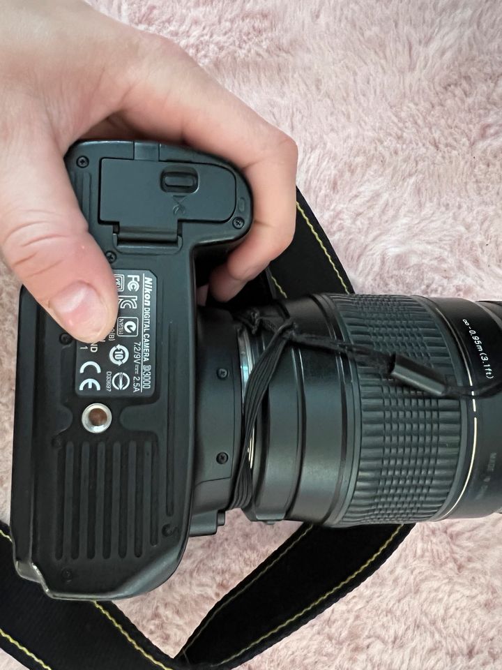 Nikon D3000 mit 2 Objektiven Spiegelreflexkamera in Olching
