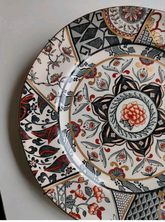 MAGNIFICENT MASON'S IRONSTONE APPLIQUÉ PATTERN 10.5" PLATE. BLACK in Büdingen