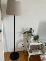 Stehlampe mit grau-beigen Lampenschirm Berlin - Charlottenburg Vorschau