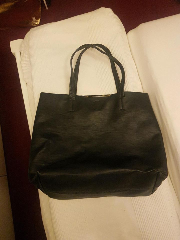 Schultertasche von Anna Field in Berlin