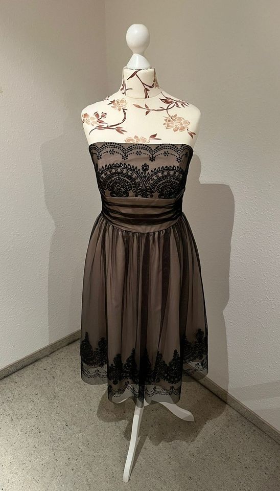 Bandeau-Ballkleid beige mit schwarzem Glitzer-Tüll (Gr. 34) in Steinheim an der Murr