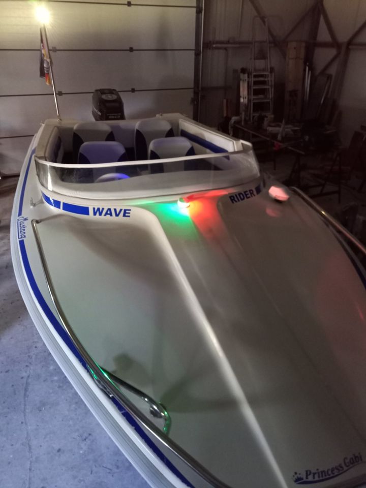 Sportboot Wave Rider Mustang mit 50 PS Außenborder in Pretzien