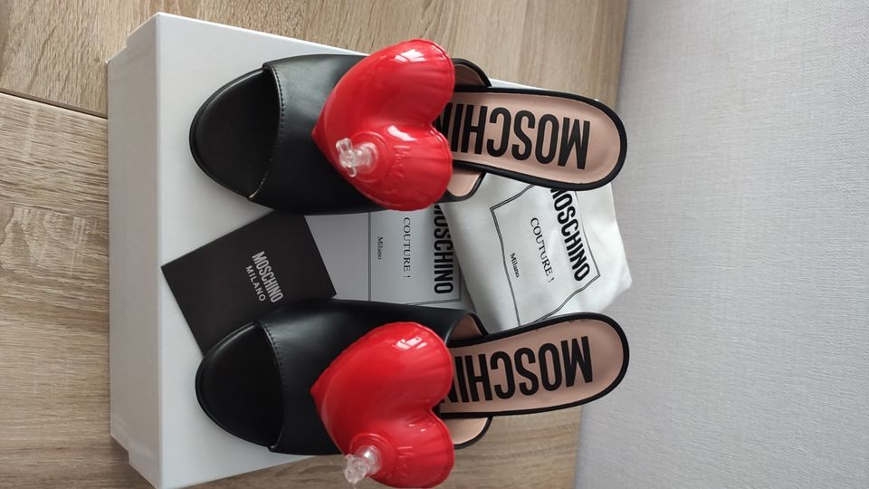 Moschino Sandalen schwarz 37 rotes Herz neu in Saarbrücken