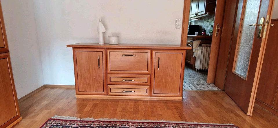 Kommode/ Sideboard Holz  (Eschenfurnier?) mit Spiegelschublade in Hilden