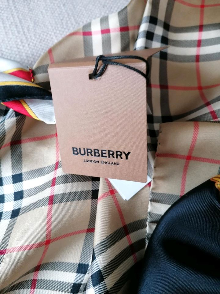 Damenschal von Burberry in Duisburg