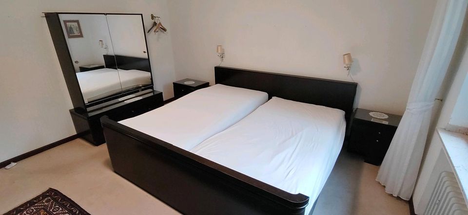 Doppelbett mit elektrisch einstellbarer Lattenrost 2x2mNachttisch in Paderborn