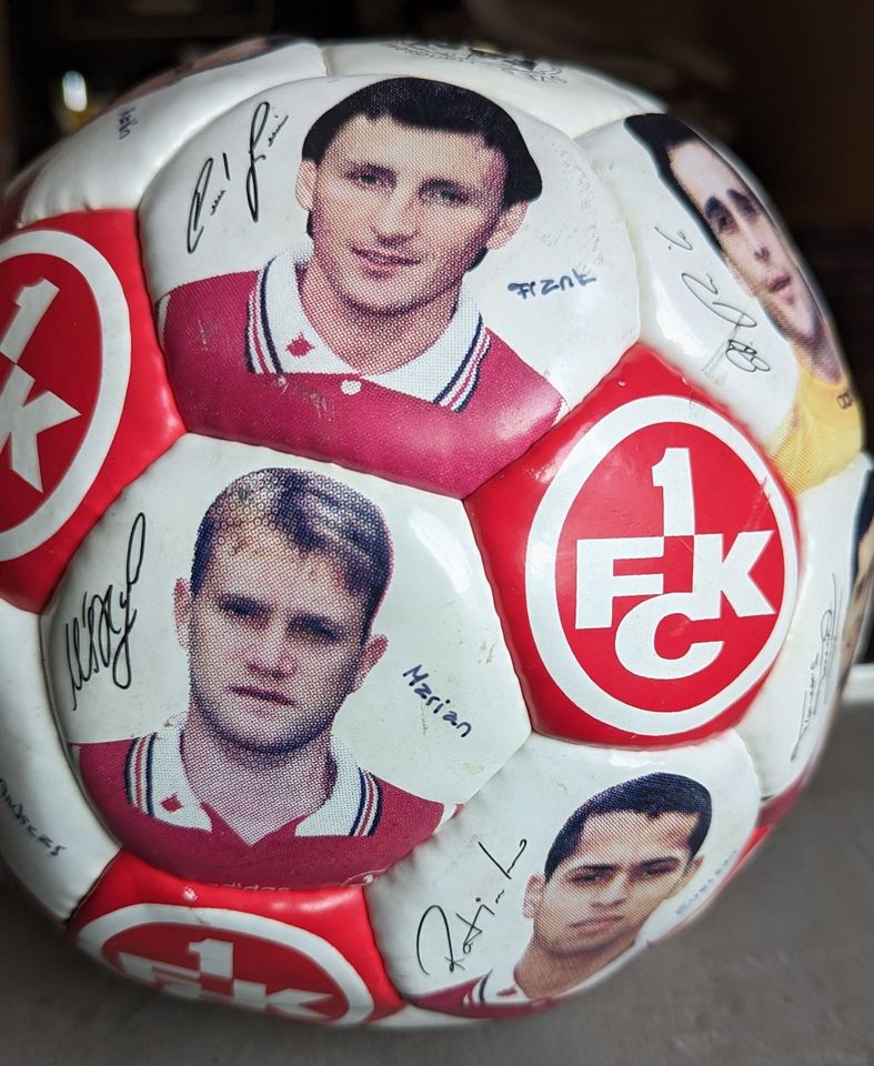 1.FCK Adidas Fußball mit Fotos und Unterschriften Liz : 134-96 in Ludwigshafen