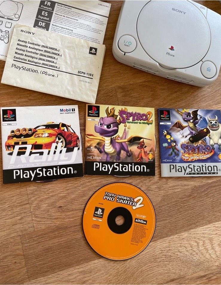 PlayStation One Sony Original mit Controller und 4 Spielen in Frankfurt am Main