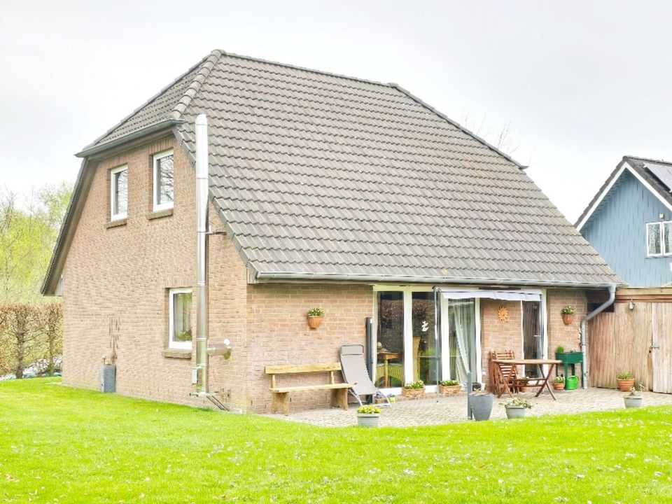 Attraktives Einfamilienhaus mit freiem Blick in die Natur am Ortsrand in Seenähe in Lebrade