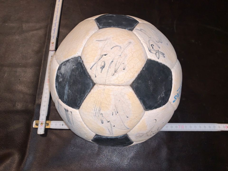 Fußball mit Unterschriften Autogramme von? Fan Vintage M.Collins in Berlin