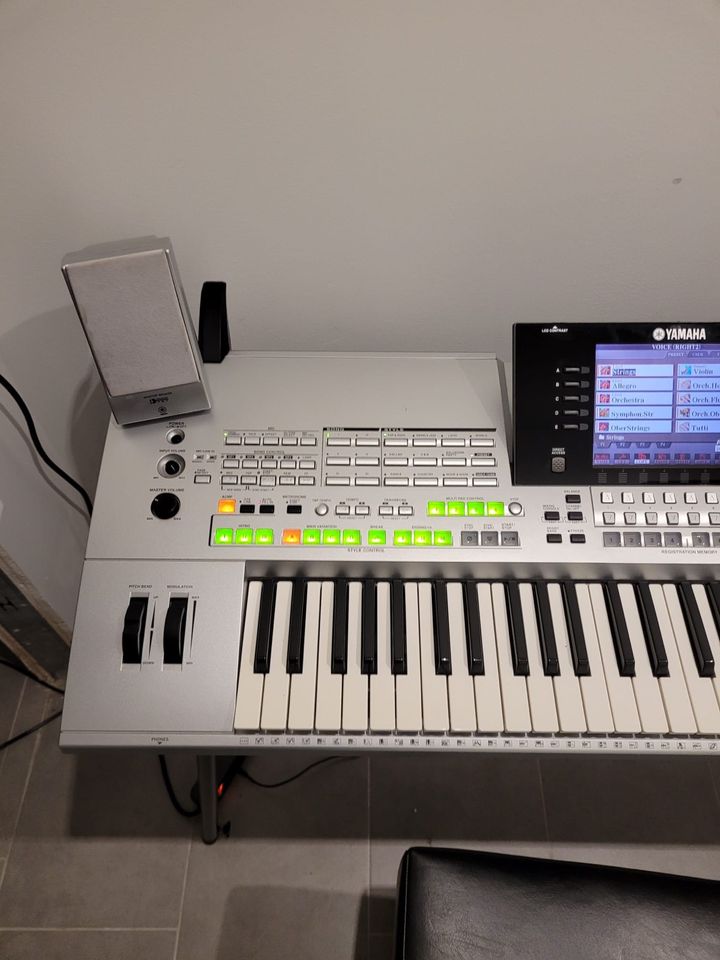 Yamaha tyros Keyboard synthesizer in Köln