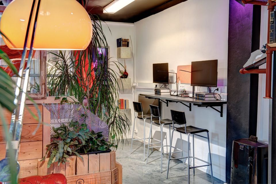 Schreibtisch // coworking // Gemeinschaftsbüro // Flex Desk // Mieten in Berlin