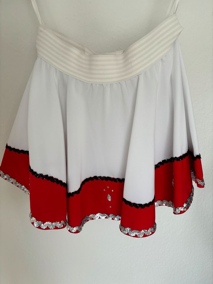 14 Gardekostüme Rot/Weiß mit Petticoat in Rheinberg