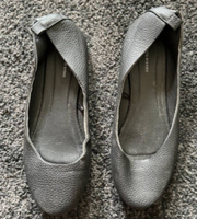 Damen Balerinas Schwarze Schuhe in der Größe 38 Berlin - Friedrichsfelde Vorschau