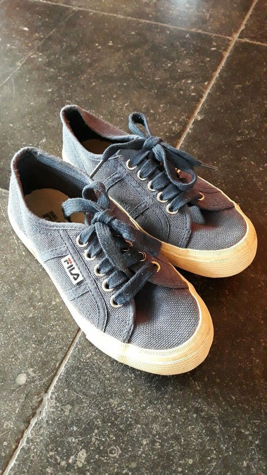 FILA Leinen Sneaker in blau Gr. 33 2/3 in Düsseldorf - Bezirk 5 |  Gebrauchte Kinderschuhe Größe 33 kaufen | eBay Kleinanzeigen ist jetzt  Kleinanzeigen