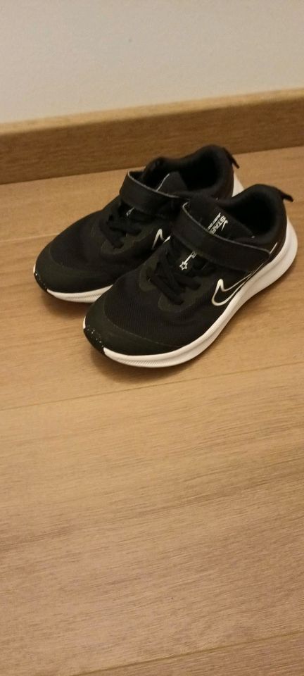 Nike Schuhe sneaker Gr 32 wie neu in Sömmerda
