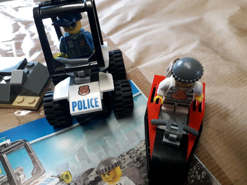 Lego City 60127 Polizeijagt auf Insel mit viel Zubehör. in Windhagen