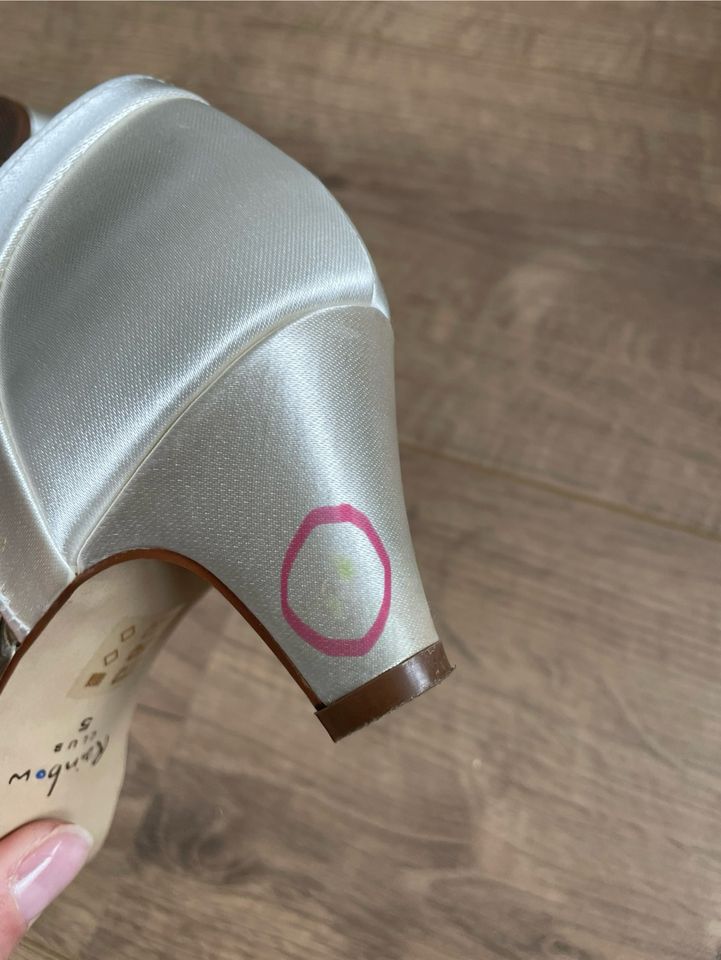 RAINBOW CLUB LETTY Brautschuhe Ivory Satin 5 / 38, Pump, Trichter in Münster