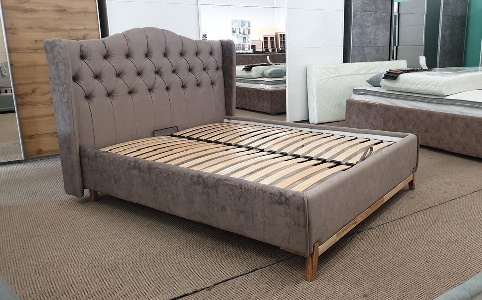 0% FINANZIERUNG  NEU Komfort Polster Bett 160/180 x 200cm Bettkasten Chesterfield. Matratze Topper in Pampow