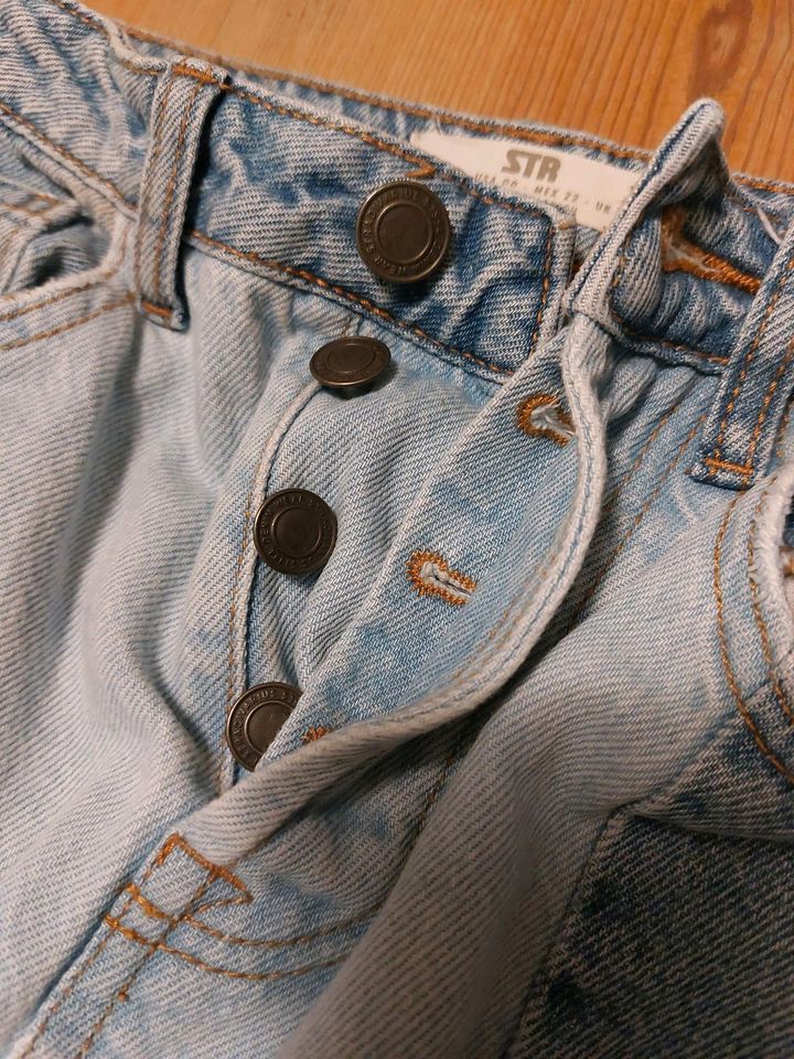 STR Stradivarius Jeans Gr. 34 - wie neu! in Lübeck