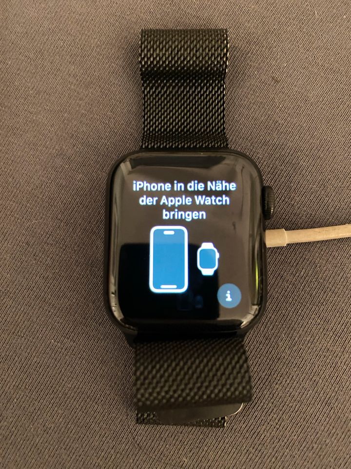 Apple Watch 4 GPS+Cellular 40 mm schwarz in Berlin