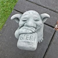 Steinfigur lustiger Troll mit Bierflasche Kobold Dekoration Nordrhein-Westfalen - Korschenbroich Vorschau