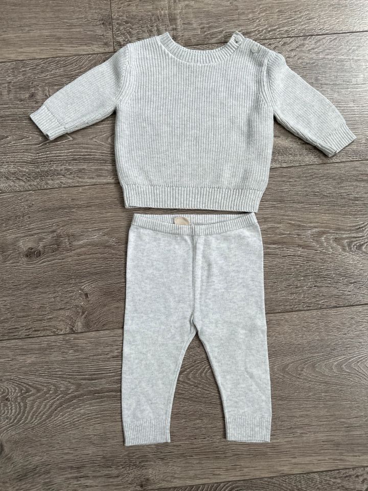 Baby Gap Jogger Hose Pulli Strick Silber 3-6 Mon. Neuwertig in Heusenstamm