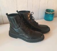 Schwarze Lack - Boots Hessen - Gemünden (Wohra) Vorschau