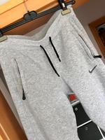 Coole Nike Jogginghose Gr L hellgrau, sehr gut erhalten Schleswig-Holstein - Neumünster Vorschau